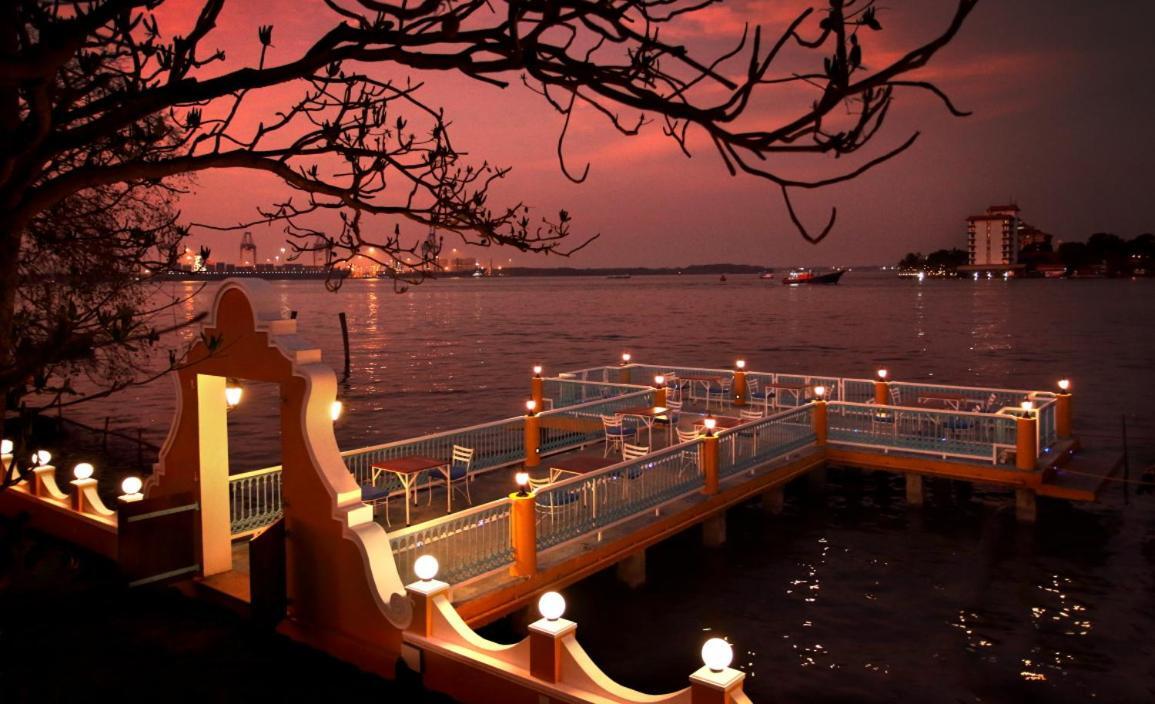 Bloom Boutique Waterfront Fort Коччи Экстерьер фото
