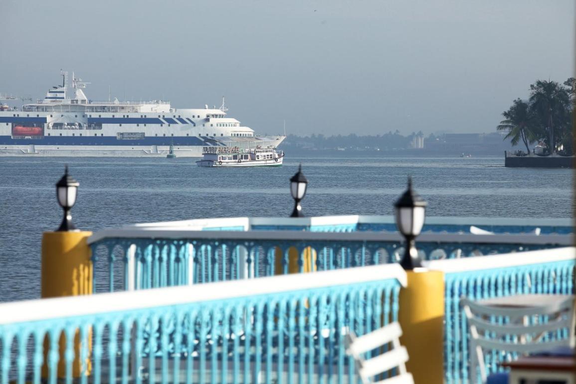 Bloom Boutique Waterfront Fort Коччи Экстерьер фото